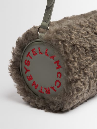 Stella McCartney: Bolso de hombro cilíndrico efecto shearling