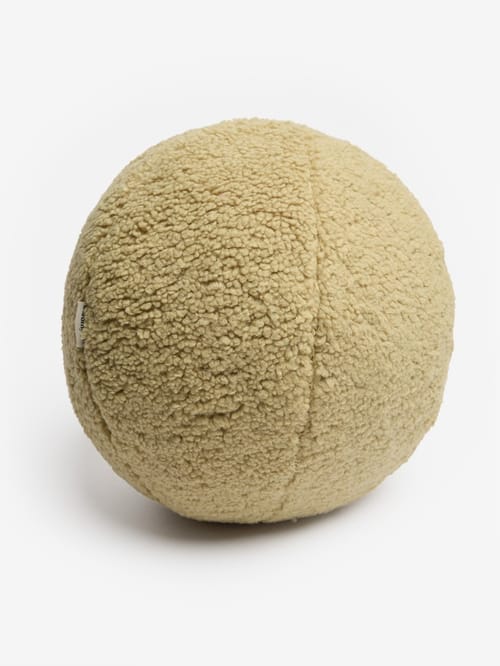 WIGIWAMA: Teddy-effect ball cushion