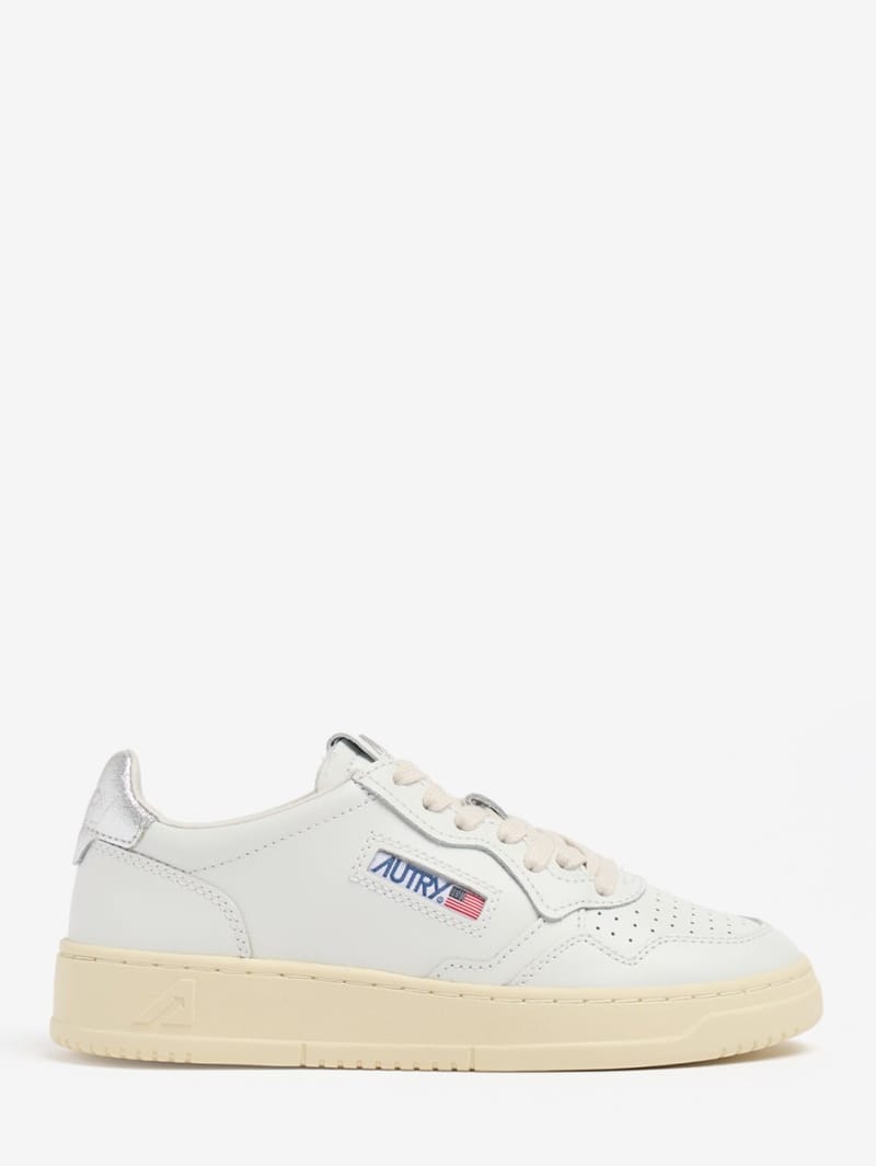 Autry: Cow leather sneakers Medalist Low