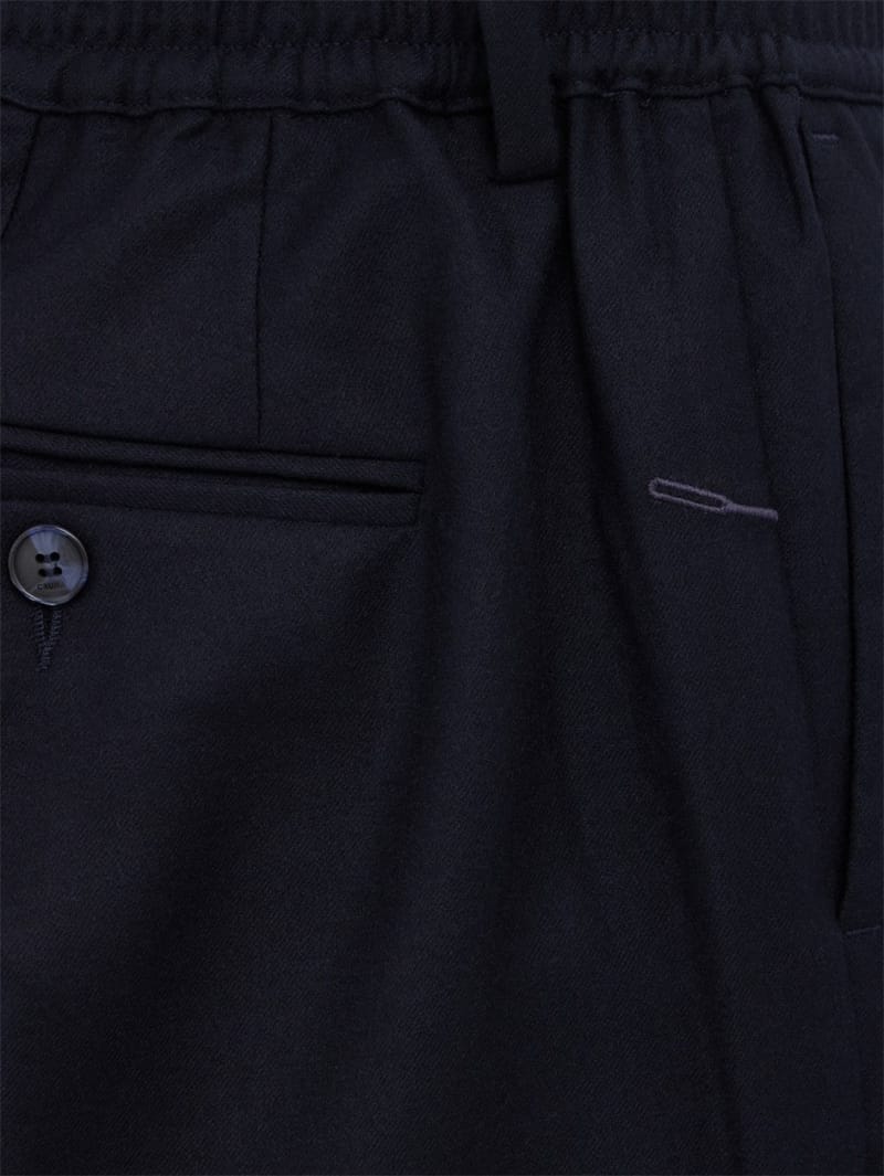 CRUNA: Single pleat slim tapered fit with elastic